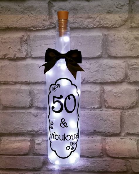 🎉50 & fabulous, light up wine bottle for a 50th birthday gift #winebottle #winebottleart #50thbirthday #gifts #nightlight #upcycle… Bottle Etching, Upcycle Bottles, Birthday Candy Bouquet, Celebrate Birthday, Bottle Craft, Wine Bottle Art, Wine Bottle Diy Crafts, Painted Wine Bottles, Diy Bottle Crafts