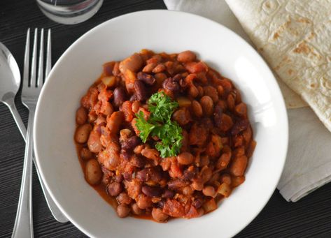 Meal Pictures, Bean Chilli, Tasty Meat, Chilli Recipes, Mexican Spices, Red Rice, Vegetarian Meal, Tomato Vegetable, Tortilla Wraps