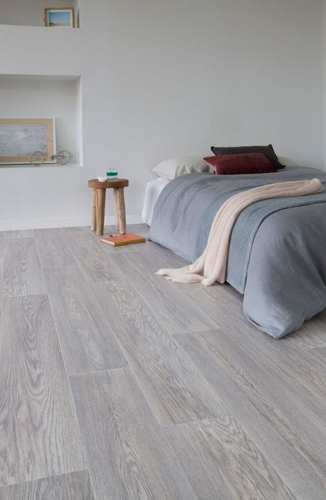 "Castle White", Textile, rouleau en vinyle envers DFT en 2m et 4m de large, 15.90 euros le m², Gerflor. Bedroom Floor Tiles, Bedroom Tile, Floor Tile Design, Vinyl Plank Flooring, Timber Flooring, Bedroom Flooring, Luxury Vinyl Plank, Wood Flooring, Nebraska Furniture Mart