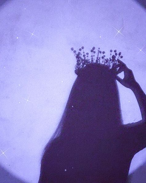 Dark Royal Aesthetic, Aesthetic Profile Picture Cartoon Soft, Instagram Profile Pic, Crown Aesthetic, Purple Crown, Glitter Pictures, Instagram Profile Picture Ideas, Instagram Dp, Queen Aesthetic