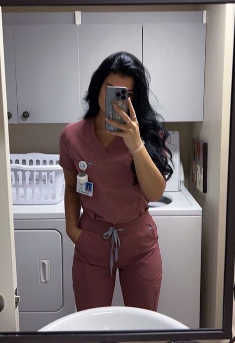 Clinical Exercise Physiologist, Aesthetic Scrubs Nurse, Cute Nurse Outfits Aesthetic, Doctor Scrubs Aesthetic, Scrub Life Aesthetic, Medical Slp Aesthetic, Scrubs Aesthetic Medical, Nurse Aesthetic Scrubs, Nursing Outfits Scrubs