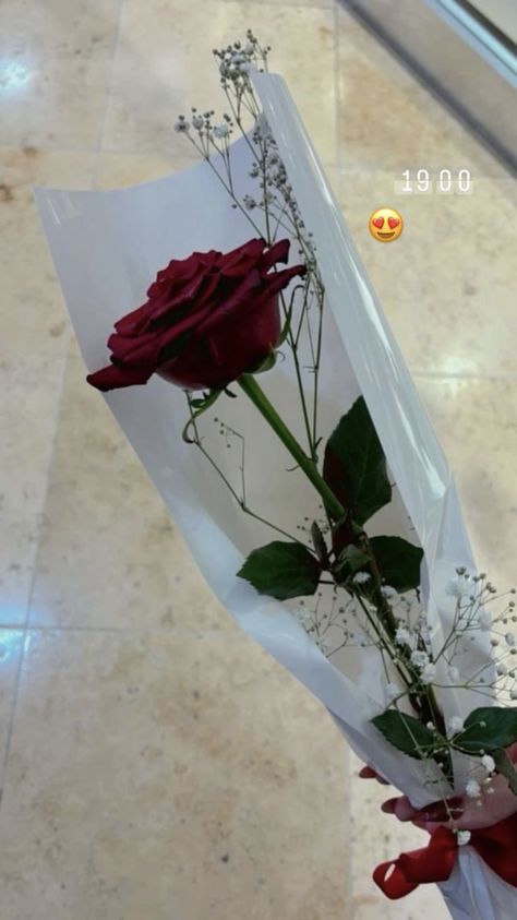 Flower Bouquet Snapchat Story, Rosé Snapchat, Love Rose Flower, Red Roses Wallpaper, Blue Flower Wallpaper, Flowers Instagram, Red Rose Bouquet, Flowers Bouquet Gift, Nothing But Flowers