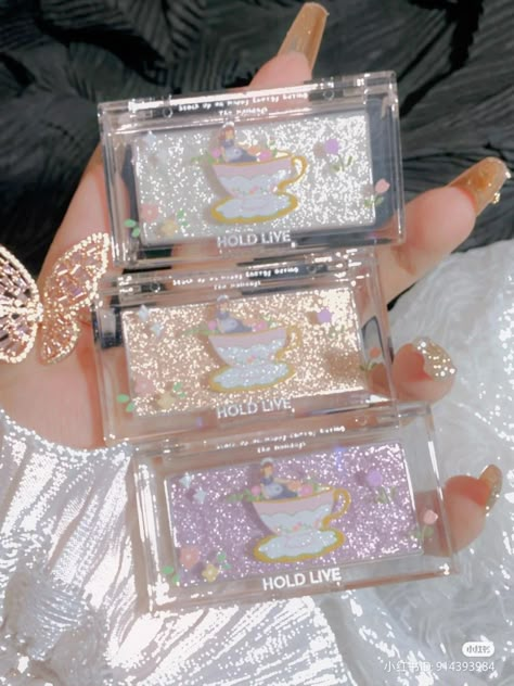 Aesthetic Makeup Packaging, Douyin Glitter, Japan Makeup Products, Koleksi Makeup, Aesthetic Cosmetics, Futuristic Makeup, Penyimpanan Makeup, 80s Makeup, Chinese Makeup