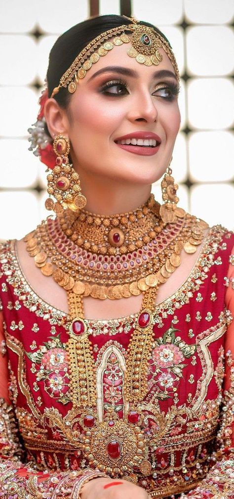 Bridal Makeup Videos, Fancy Diamond Ring, Bridal Makeup Images, Bridal Dresses Pakistan, Ayeza Khan, Wedding Makeup Looks, Bridal Photoshoot, Beautiful Dress Designs, Pakistani Actress