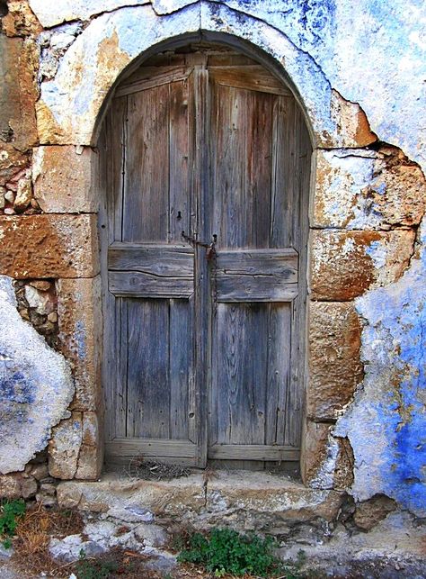 Old doors in Crete | Eleanna Kounoupa | Flickr Old Wooden Doors, Vintage Doors, Cool Doors, Peeling Paint, Rustic Doors, Antique Doors, Steel Door, 수채화 그림, Old Door