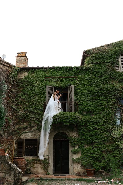 Michael and Andra’s elopement In Tuscany, Italy — Daci Gowns Autumn Tuscany Wedding, Tuscany Small Wedding, Mediterranean Elopement, Tuscany Intimate Wedding, Elopement In Spain, Tuscany Italy Elopement, European Wedding Photos, Travel Wedding Aesthetic, Aesthetic Small Wedding