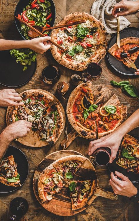 Pizza Dinner Party, Italian Food Photography, Ooni Pizza, Pizza Photo, Authentic Italian Pizza, Meat Lovers Pizza, Pizza Dinner, Food Photoshoot, Fire Pizza