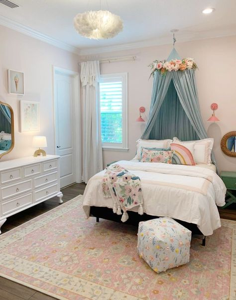 Eight Year Old Room Ideas, Six Year Old Bedroom Ideas, 6 Year Girl Room Ideas, Five Year Old Bedroom, Cozy Toddler Girl Room, Princess Room Ideas Kids, 4 Year Girl Bedroom Ideas, Girls Room 8-10, Girls Room Queen Bed