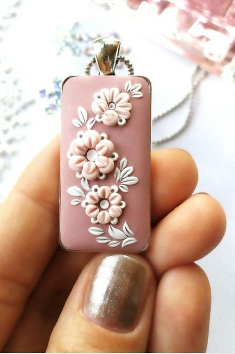 Gift Ideas For Ladies, Crea Fimo, Clay Embroidery, Polymer Clay Embroidery, Polymer Clay Flower Jewelry, Polymer Clay Jewelry Tutorials, Clay Christmas, Polymer Clay Diy, Polymer Clay Jewelry Diy