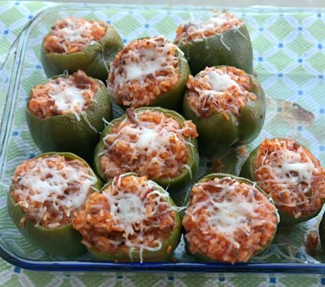 Precooked Meals, Stuffed Green Bell Peppers, Green Bell Pepper Recipes, German Meals, Best Stuffed Pepper Recipe, Green Pepper Recipes, Pepper Recipe, Main Entrees, Bell Pepper Recipes