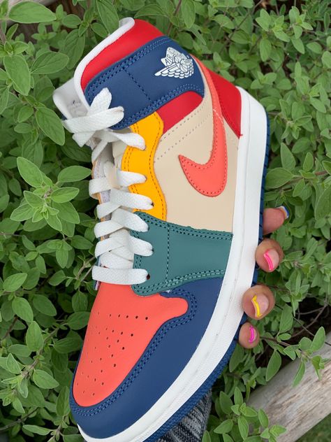 Women Air Jordan 1 Mid, Colorful Jordans, Jordan 1 Multicolor, Jordan 1 Mid Multicolor, Multi Colored Outfit, Jordan 1 Colors, Inspi Outfit, Jordan Wings, Green Jordans