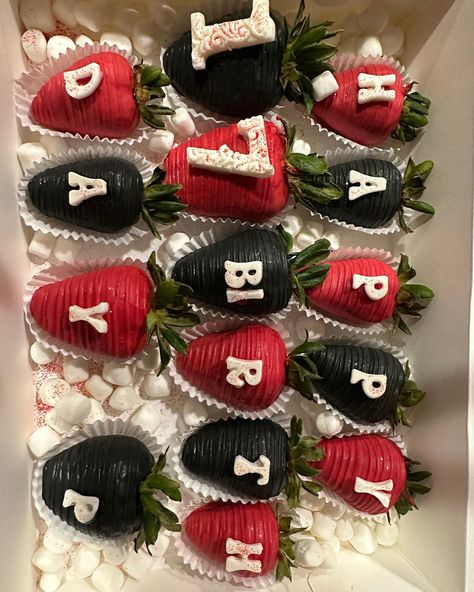 Life is all about evolution ; you can't be the same dude you was last year -J cole ❤️🖤 . . . #red #chocolatedipped #strawberry #redandblack #theme #chocolate #chocolatedippedstrawberries #chocolatedippedpretzels #black #goodvibes #instagood #dippedstrawberries #luxurylifestyle #luxury Strawberries Bouquet, Chocolate Covered Strawberries Bouquet, Chocolate Dipped Pretzels, Black Strawberry, Chocolate Dipped Strawberries, Strawberry Dip, J Cole, Covered Strawberries, Chocolate Strawberries