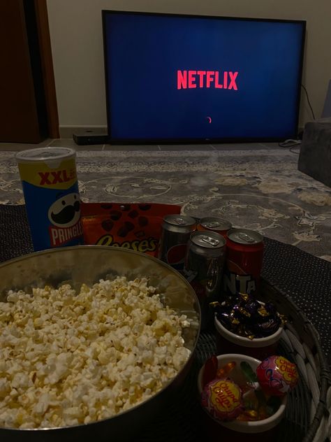 Girls Night In Food, Movie Night Photography, Huge Tv, Film Netflix, Movie Night Snacks, Movie Snacks, Sleepover Food, Cheese Snacks, Sleepover Activities