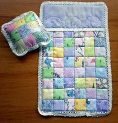 Barbie Doll Quilt Patterns, Barbie Quilt Ideas, Barbie Quilt, Doll Sleeping Bag Pattern, Barbie Blanket, Baby Doll Carrier, Barbie Diy Accessories, Quilt Pictures, Doll Sleeping Bag