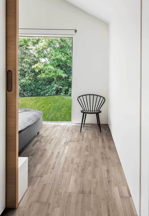 How to choose wooden flooring | These Four Walls blog Flooring Ideas Wood, Sawn Timber, Vinyl Floors, Engineered Wood Flooring, Wood Walls, Engineered Flooring, Solid Wood Flooring, Flooring Ideas, Floor Colors