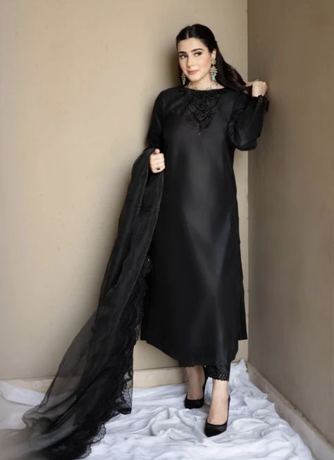 Black Eid Outfits Pakistani, Black Eastern Dresses, Eid Black Outfits, Makeup On Black Outfit, Satin Dresses Pakistani, Black Eid Outfits, Plain Dresses Designs, Black And Maroon Outfit, Black Suit For Women Indian