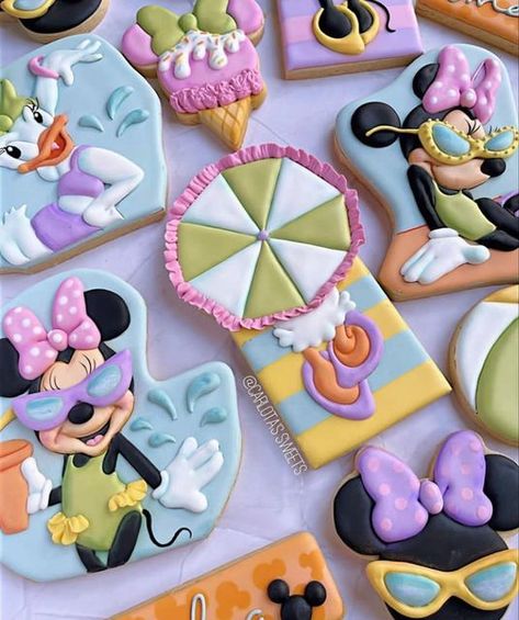 Minnie Mouse Birthday Pool Party Ideas, Summer Minnie Mouse Party, Minnie Mouse Pool Party Cake, Minnie Mouse Summer Birthday Party, Minnie Mouse Beach Party, Minnie Mouse Pool Party Ideas, Minnie Mouse Swim Party, Disney Pool Party, Minnie Mouse Pool Party