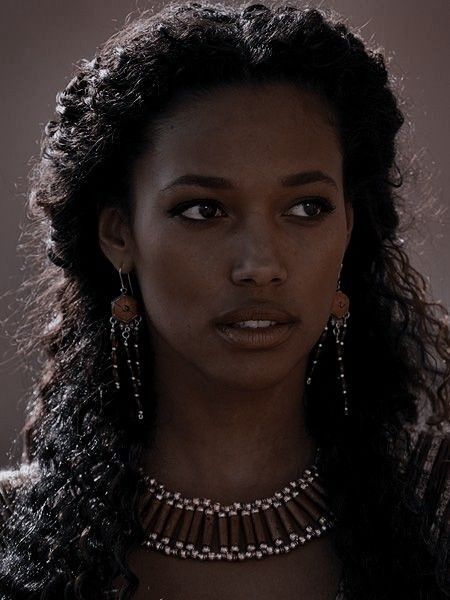 Kylie Bunbury, Most Creative Halloween Costumes, Halloween Costumes 2022, Halloween This Year, Blood Moon, Princess Aesthetic, Creative Halloween Costumes, Poses References, Hair Reference