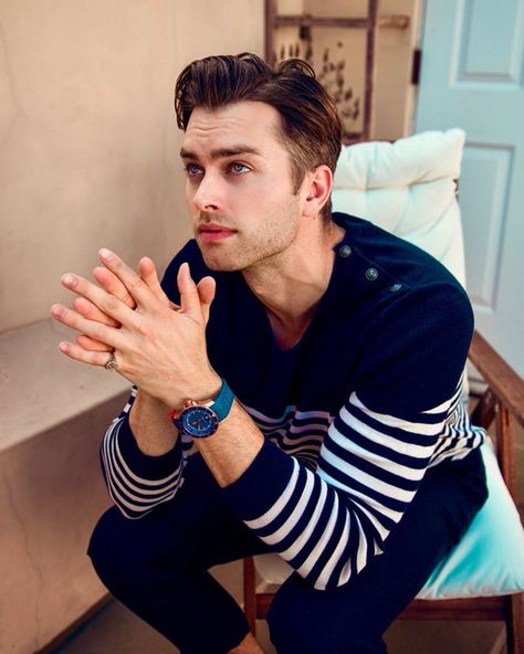 PIERSON  FODE Pierson Fode, Mason Thames, Nicholas Hoult, Farm Boys, Attractive Guys, Face Claims, Peace Gesture, Okay Gesture, Washington