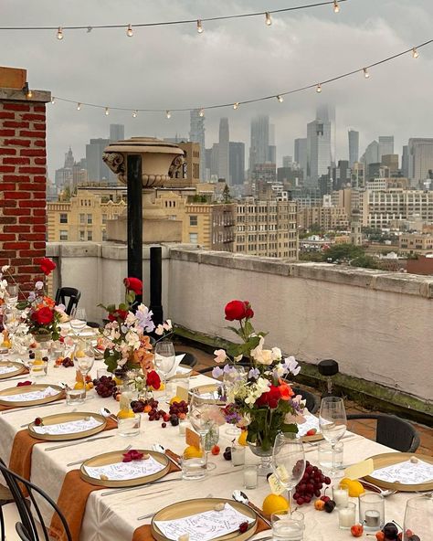 rainy rooftop wedding inspired by the new york dinner party meets Italian coastal summer 🍋🍅 planning, florals & design: @studiojoness… | Instagram New York Dinner, Rooftop Wedding Reception, New York Rooftop, Summer Planning, Rooftop Dining, Italian Dinner Party, Nyc Rooftop, Rooftop Party, Coastal Summer