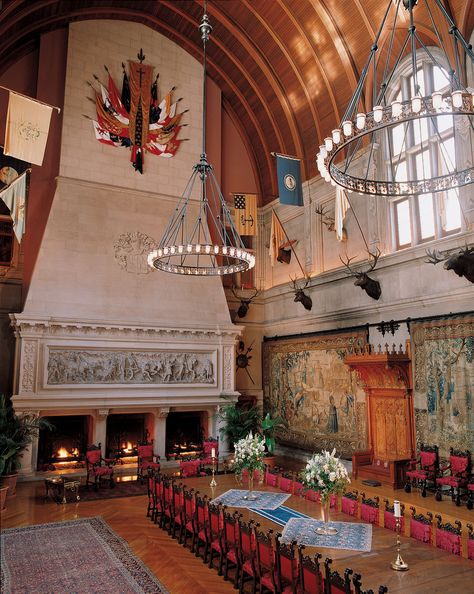 Can you guess how tall Biltmore's Banquet Hall ceiling is? Answer: 70-feet tall. Biltmore Estate Interior, Biltmore House Interior, Stable Cafe, Biltmore House, Carved Chairs, Biltmore Estate, Banquet Hall, Large Homes, Family Living