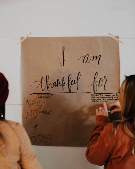 Friendsgiving Thankful Wall, Friendsgiving Outside Ideas, Friendsgiving Bible Study, Friendsgiving Christmas Party Ideas, Happy Friendsgiving Banner, Friendsgiving Church Ideas, Fall Invites Party, Work Friendsgiving Ideas, Friendsgiving On A Budget