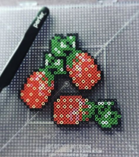 Cute Food Perler Beads, Cottage Core Perler Beads, Retro Perler Bead Patterns, Fuse Bead Patterns Easy, Perler Bead 3d Patterns, Perler Bead Food, Food Perler Beads, Aesthetic Perler Beads, Peeler Bead Pattern