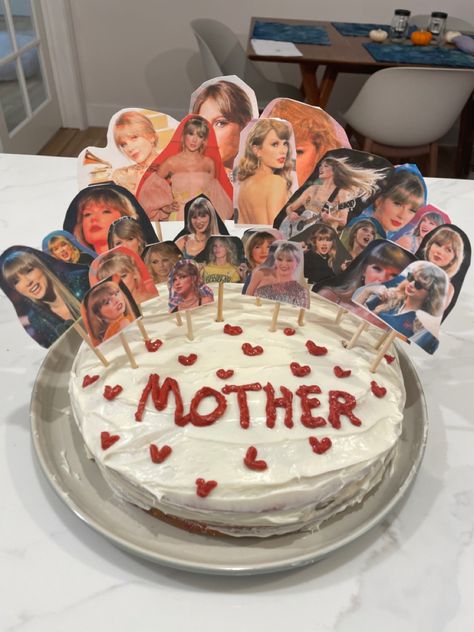 Taylor Swift Birthday Aesthetic, Swiftie Birthday Cake, Taylor Swift Baking, Fifteen Birthday Cake, Taylor Swift's Birthday, Taylor Swift Cake Ideas Birthday, Taylor Swift Cakes, Taylor Cake, Cake Taylor Swift