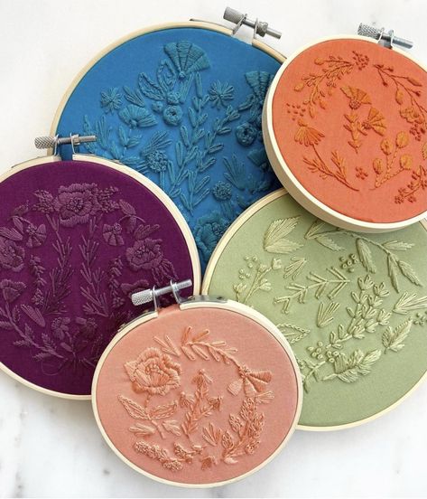 Monochromatic Embroidery, Embroidery Floss Crafts, Clothes Embroidery Diy, Simple Hand Embroidery Patterns, Abstract Embroidery, Diy Embroidery Patterns, Handmade Embroidery Designs, Embroidery Stitches Tutorial, Sewing Stitches