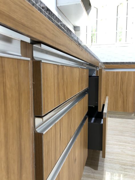 G-profile handles SS Kitchen Cabinets Profile Handles, Handles For Cupboards, Handle Less Kitchen Drawers, Profile Kitchen Design, G Profile Kitchen Cabinets, Kitchen Cabinet Profile Handles, Gola Profile Handle Kitchen, Modular Kitchen Handle Design, Handle For Kitchen Cabinets