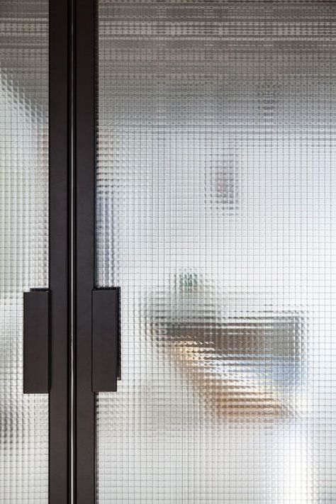 Reeded Glass, Door Detail, Glass Partition, Steel Doors, Glass House, Sliding Glass Door, Instagram Foto, Glass Design, Door Design