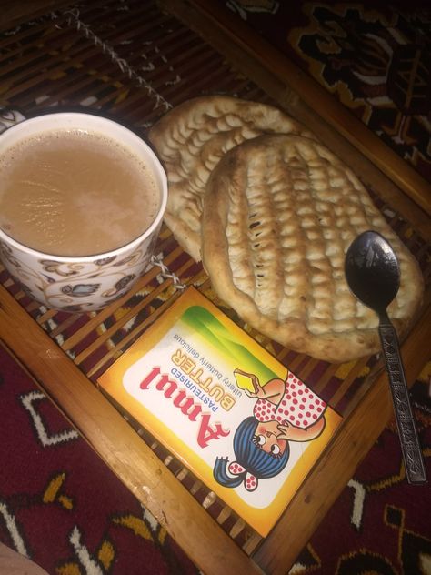 Heerz# Numkeen tea@kashmir Kashmir Restaurant, Hands Aesthetic, Eating Food Funny, Bff Hands Aesthetic, Food Funny, Makeup Accesories, Afghan Clothes, Delicacy Food, Eating Food