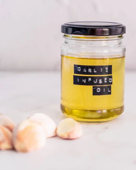 How to Make Garlic Infused Oil. Low FODMAP - Simple Green Soul Healthy Salad Ingredients, Garlic Infused Oil, Oil Free Pesto, Vegan Pesto Sauce, Green Soul, Creamy Vegan Pasta, Basil Pesto Sauce, Low Fodmap Diet Recipes, Edamame Salad