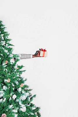 Christmas Decoration Photoshoot, Christmas Decoration Photography, Creative Christmas Photography, Minimal Christmas Photography, Holiday Studio Photography, Christmas Brand Photoshoot, Christmas Product Shoot Ideas, Christmas Present Photography, Christmas Product Photoshoot Ideas