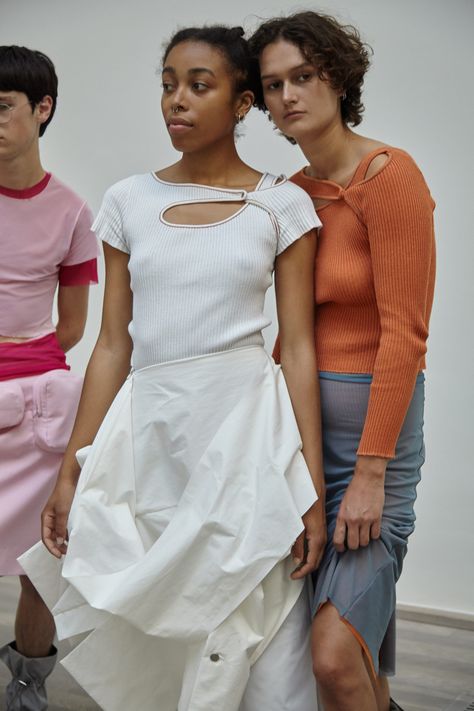 Time to sync with our feelings, through our clothes - 1 Granary Nyc Summer, Ribbed Knit Top, Look Vintage, Contrast Trim, London Fashion Week, Summer Style, Style Fashion, Clothing Brand, Knit Top