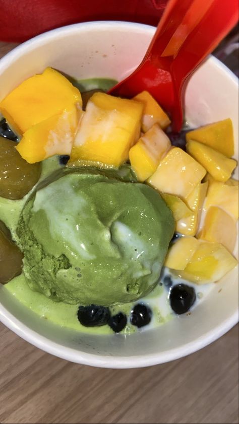 Avocado Ice Cream, Mouth Watering Food, Dessert Lover, Dessert Drinks, Food Snapchat, Sweet Taste, Food Obsession, Yummy Food Dessert, Pretty Food