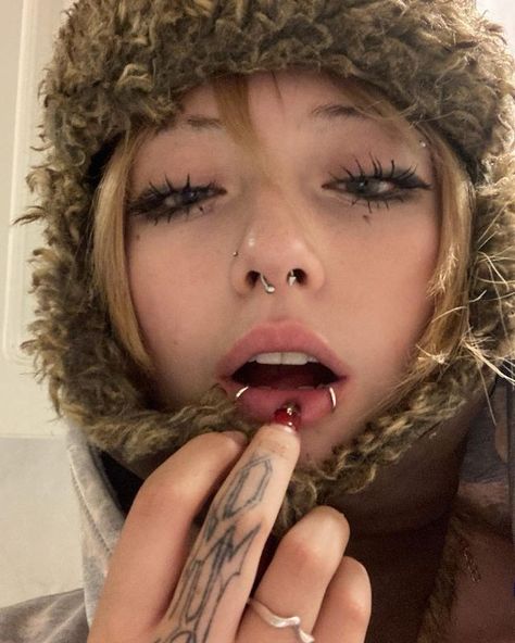 Face Piercings, Cool Piercings, Cute Piercings, Piercing Tattoo, 가을 패션, Body Mods, Pretty Makeup, Cute Makeup, Makeup Inspo