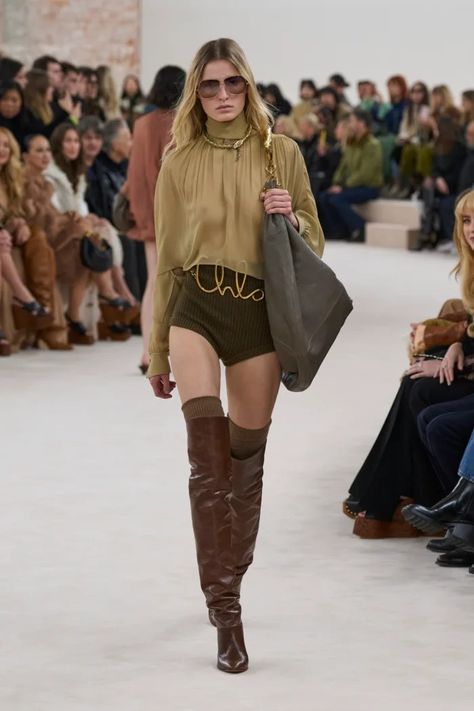 Look Jean, Moda Paris, Winter Boho, Winter Chic, Fashion Trends Winter, Runway Trends, 2024 Fashion, Style Mistakes, Paris Fashion