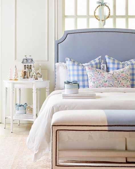 Caitlin Wilson Design, Caitlin Wilson, College Bedroom, Pull Out Sofa Bed, Christmas Decorations Bedroom, Christmas Bedroom, Blue Home Decor, Cozy Holiday, Display Shelf