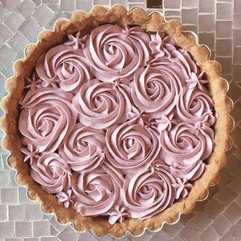 Lavender Pie Recipes, Lavender Pie, Chai Frosting, Spring Tart, Lavender Tart, German Buttercream, Rose Tart, Grey Cake, Tea Desserts