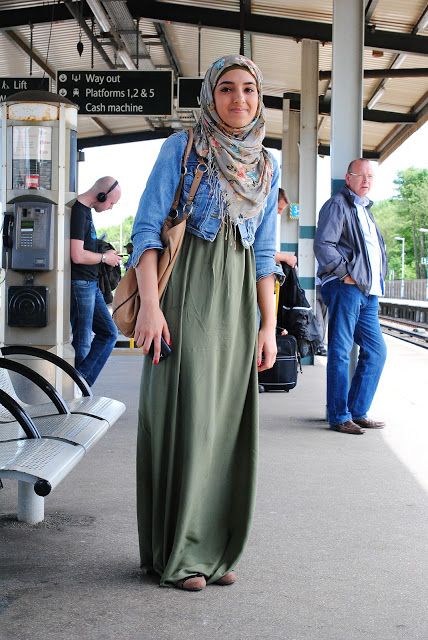 The Trolley Dolly hijabi outfit Outfit For Hijab, Denim Dress Outfit, New Hijab, Modest Clothes, Simple Hijab, Combination Fashion, Stylish Hijab, Muslimah Dress, Muslim Women Fashion