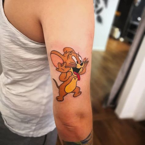 Minion Tattoo, Character Tattoos, Tatuagem Masculina Pequena, Jerry Cartoon, Cartoon Tattoo, Mouse Tattoos, Cartoon Character Tattoos, Small Tattoos For Guys, Tattoo Kits