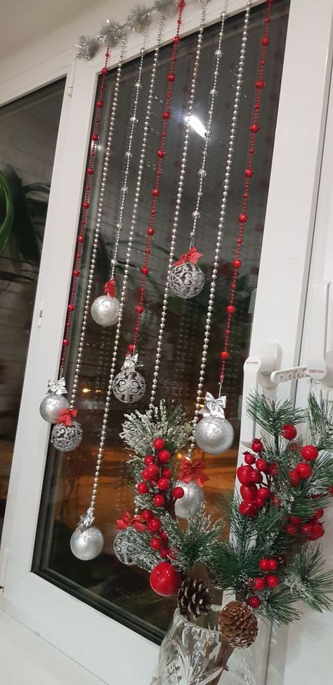 Jesus Easter, Christmas Window Decorations, Diy Christmas Decorations, Easy Christmas Decorations, Front Porch Christmas Decor Ideas, Porch Christmas Decor Ideas, Porch Christmas Decor, Christmas Themes Decorations, Front Porch Christmas