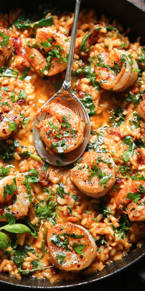 Shrimp Risotto with Sun-Dried Tomatoes and Spinach in a cast iron pan. Julia's Album, Spinach Risotto, Shrimp Boats, Shrimp Risotto, Shrimp Rice, Seafood Risotto, Tomato Risotto, Med Diet, Wine Butter