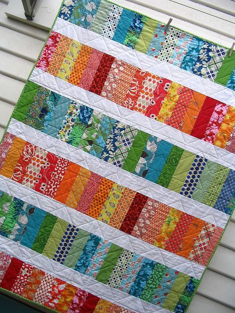 A blog about fabric, patchwork and quilts. Strip Quilting, Colchas Quilting, Red Pepper Quilts, Block Quilts, Modern Patchwork, Jelly Roll Quilt Patterns, Quick Quilt, Elizabeth Anne, String Quilts