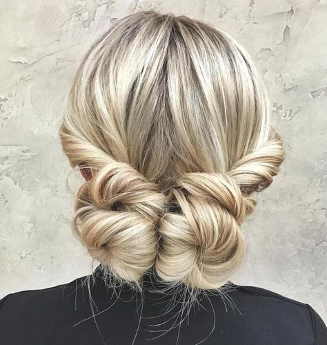 Pigtail Buns Updo Pigtail Buns, Cute Bun Hairstyles, Date Night Hair, Easy Updos For Long Hair, Updos For Long Hair, Preppy Hairstyles, Cute Buns, Night Hairstyles, Medium Layered Hair