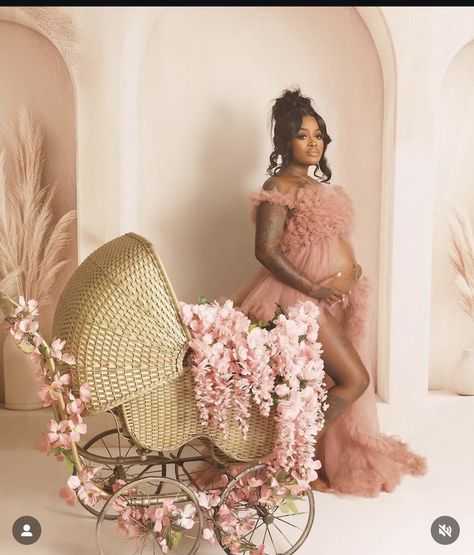 Maternity Shoot Black Women, Pink Maternity Gown, Baby Announcement Photoshoot, Cute Pregnancy Pictures, Maternity Photography Poses Pregnancy Pics, Couple Pregnancy Photoshoot, Maternity Photoshoot Outfits, Maternity Photography Poses, Pregnant Couple