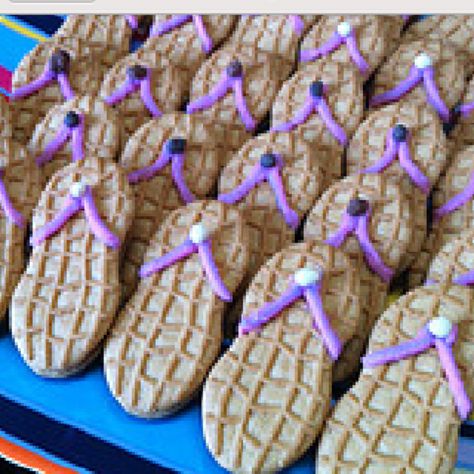 For Nita. Super Cute idea for Eden's surf party Flip Flop Cookie, Luau Party Food, Swim Party, Nutter Butter, Favorite Cookie Recipe, Luau Birthday, Ideas Food, Food Snacks, Shower Food