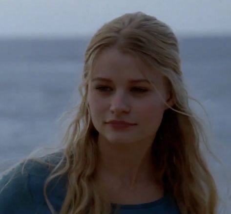 Emilie De Ravin Blonde, Claire Fitzroy, Emile De Ravin, Claire Lost, Blonde Face Claim, Claire Littleton, Lost Season 3, Blonde Actress, Boarding School Aesthetic