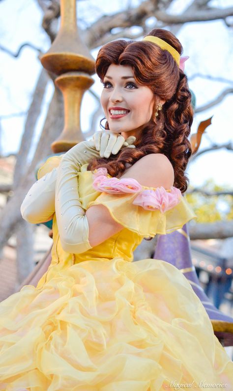 Disneyland Face Characters, Bella Disney, Disneyland Princess, Disney Princess Cosplay, Belle Beauty And The Beast, Disney Face Characters, Princess Photo, Princess Cosplay, Princess Pictures